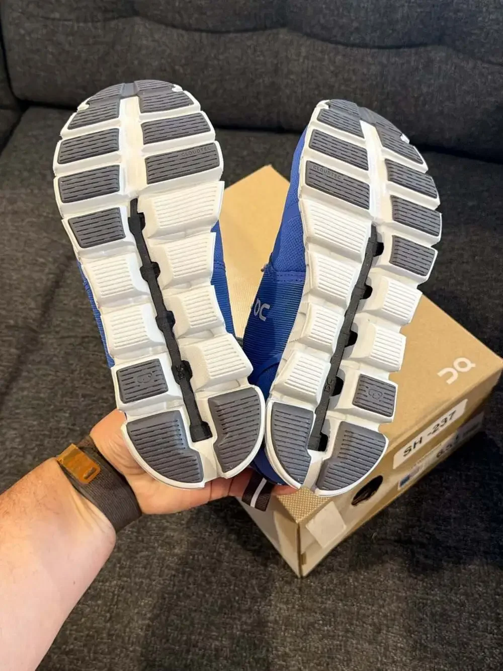 On Running Cloud 5 Waterproof Cobalt Glacier Women's Sneakers Size 6.5W